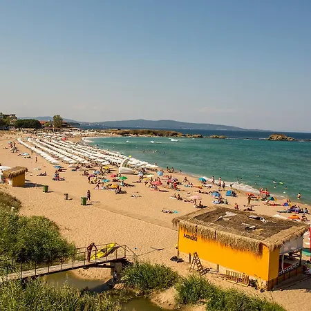 Villa In Complex Trakiyskiy Bryag *