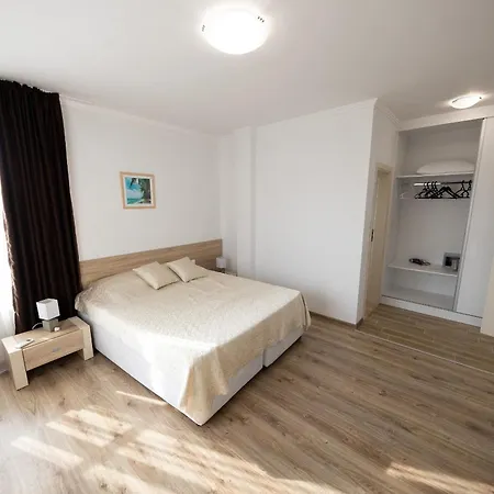 Луксозна вила In Complex Trakiyskiy Bryag