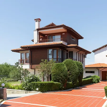 Луксозна вила In Complex Trakiyskiy Bryag Лозенец