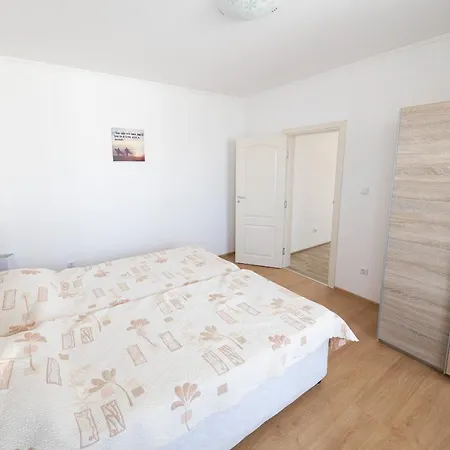 Villa In Complex Trakiyskiy Bryag *