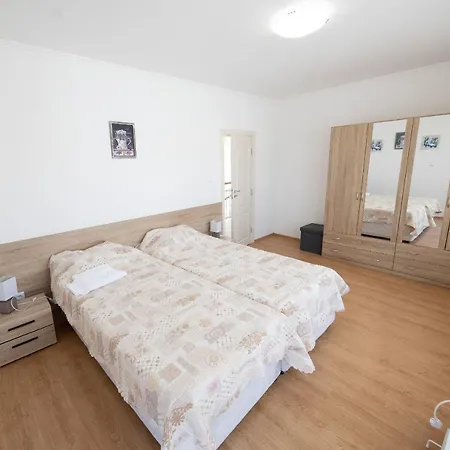 Villa In Complex Trakiyskiy Bryag Lozenets