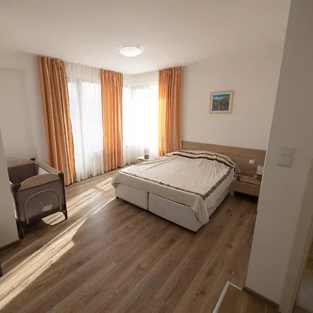 Villa In Complex Trakiyskiy Bryag *